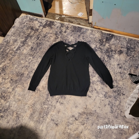 Forrest green Crisscross back  V-Neck Sweater - Picture 5 of 6